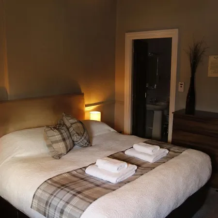 The Royal Oak 2*